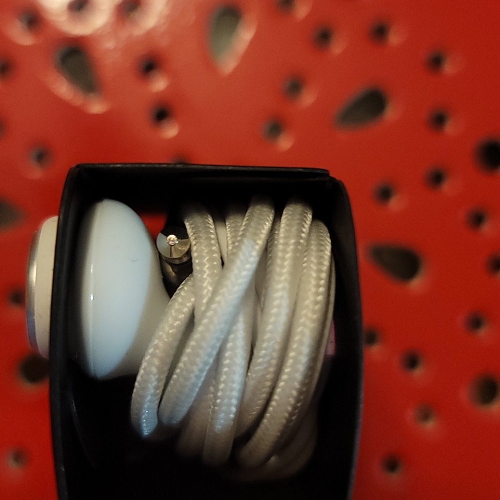 HEADPHONES - Picture 2 of 3